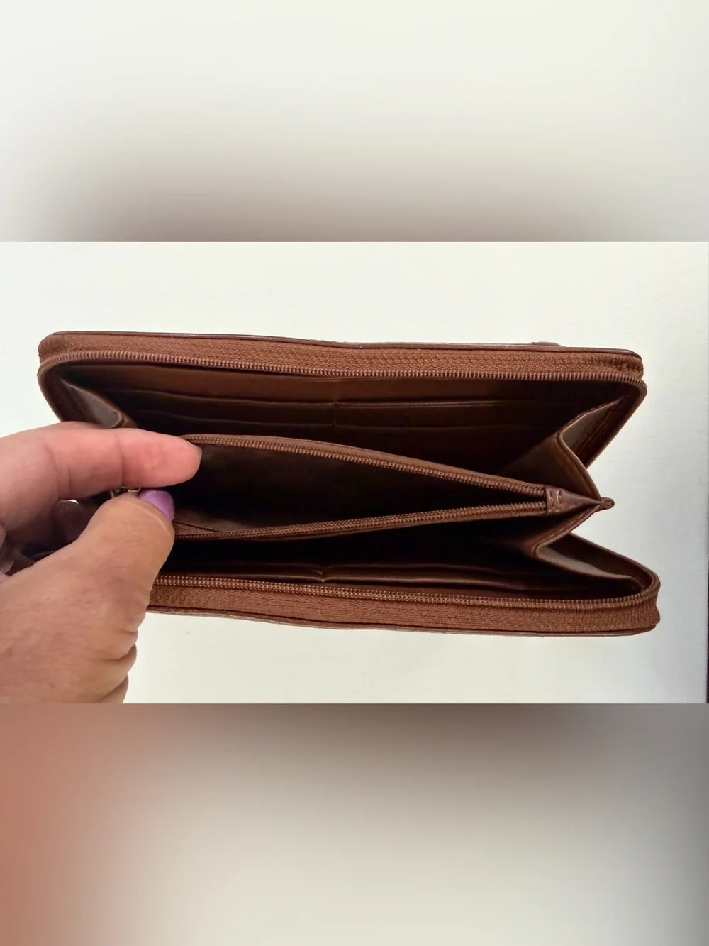 Stone Mountain Vintage Chocolate Brown Soft Pebbled Leather Zip Wallet w/storage